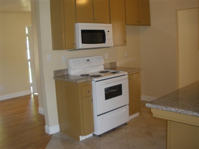 837 Palmilla Dr, Modesto, CA 95356 photo 2