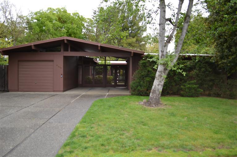 780 Elmwood Dr, Davis, CA 95616 photo 2