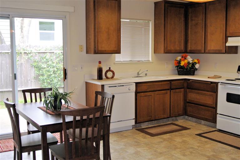 281 E St, Lincoln, CA 95648 photo 4