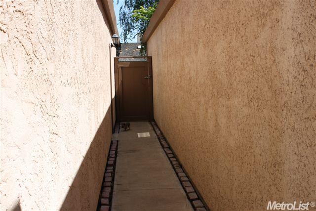555 Oakbrook Dr, Modesto, CA 95354 photo 25