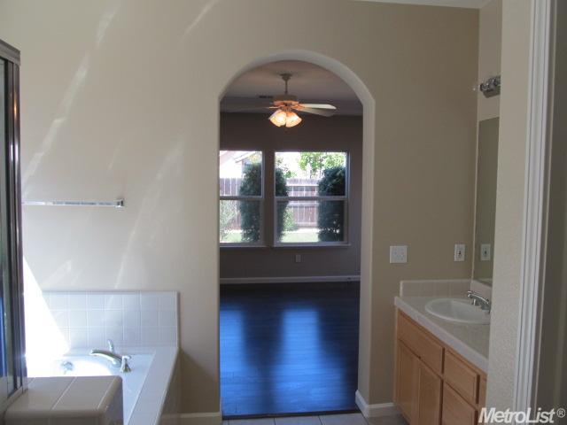 3521 Isabella Dr, Modesto, CA 95355 photo 8