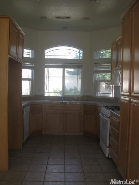 2109 Trafalgar Dr, Modesto, CA 95355 photo 2
