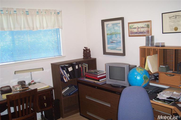 4530 Charleston Dr, Carmichael, CA 95608 photo 4
