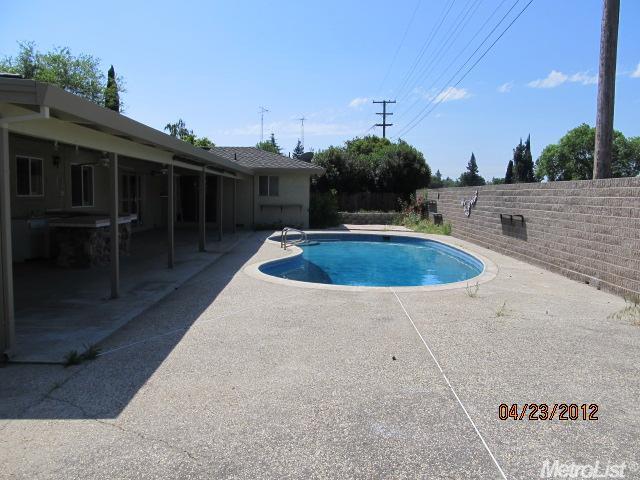 1001 Strathmore Dr, Modesto, CA 95355 photo 9
