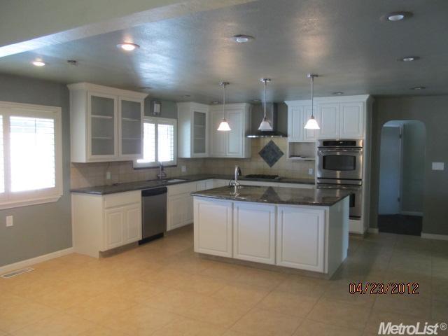 1001 Strathmore Dr, Modesto, CA 95355 photo 5