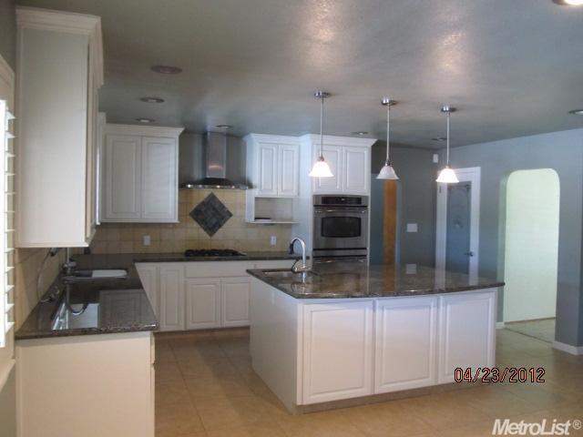 1001 Strathmore Dr, Modesto, CA 95355 photo 6