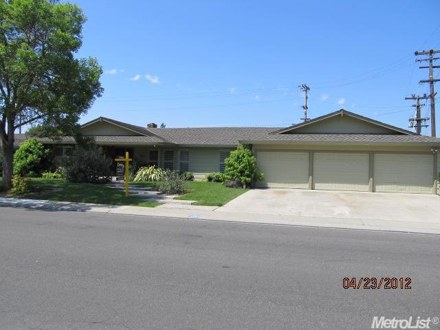 1001 Strathmore Dr, Modesto, CA 95355 photo 1