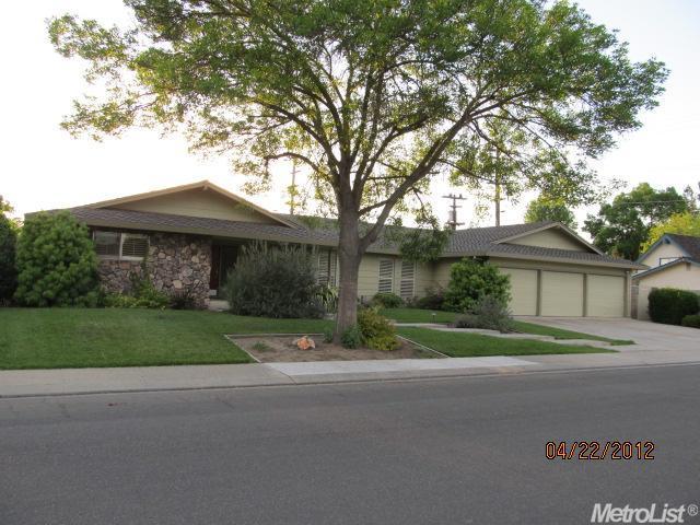 1001 Strathmore Dr, Modesto, CA 95355 photo 2