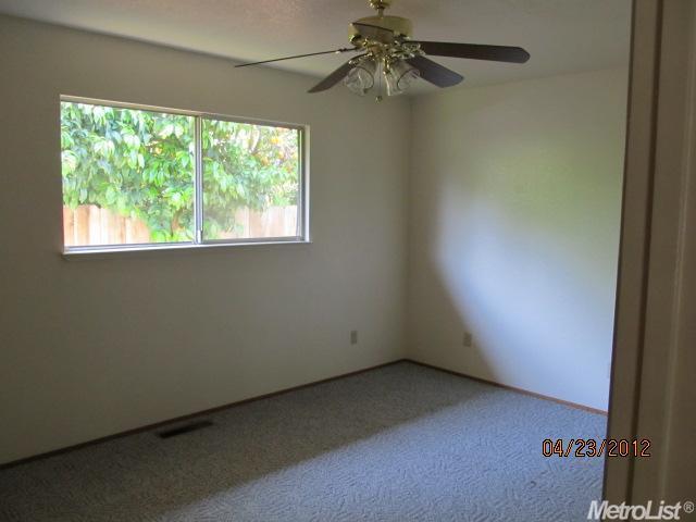 1001 Strathmore Dr, Modesto, CA 95355 photo 16