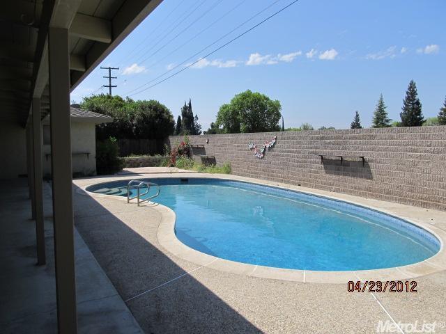 1001 Strathmore Dr, Modesto, CA 95355 photo 11