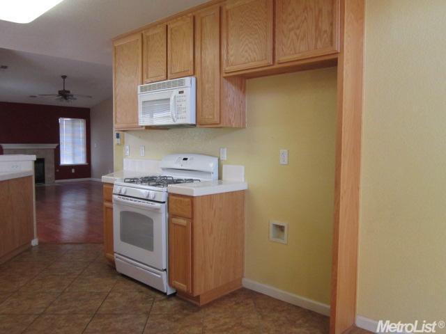 105 Via Marsala, Gustine, CA 95322 photo 4