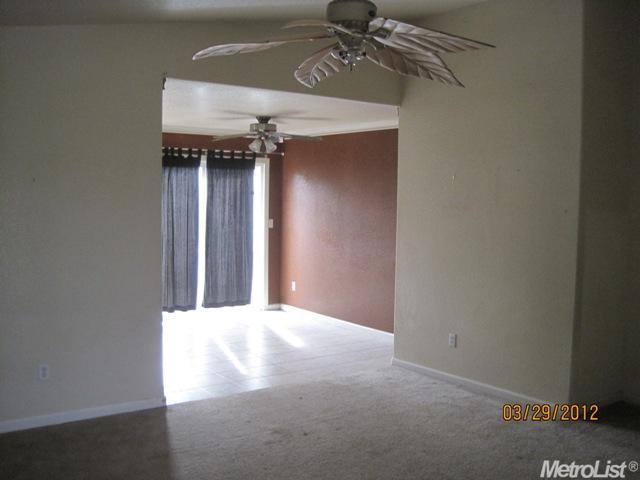 824 Emily St, Turlock, CA 95380 photo 2