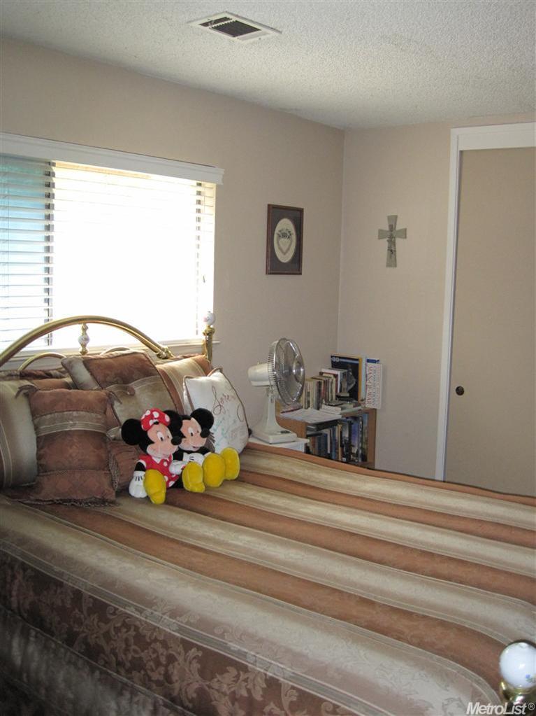 1609 Olivewood Ave, Manteca, CA 95336 photo 9
