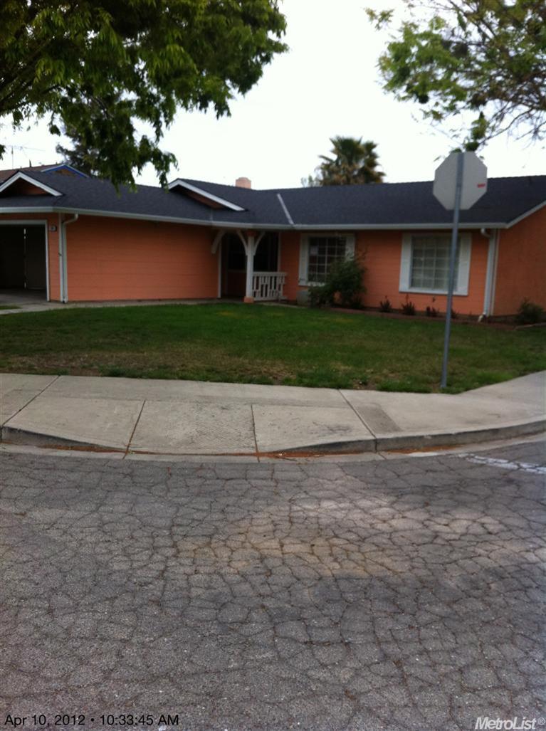 556 Traina Dr, Patterson, CA 95363 photo 2