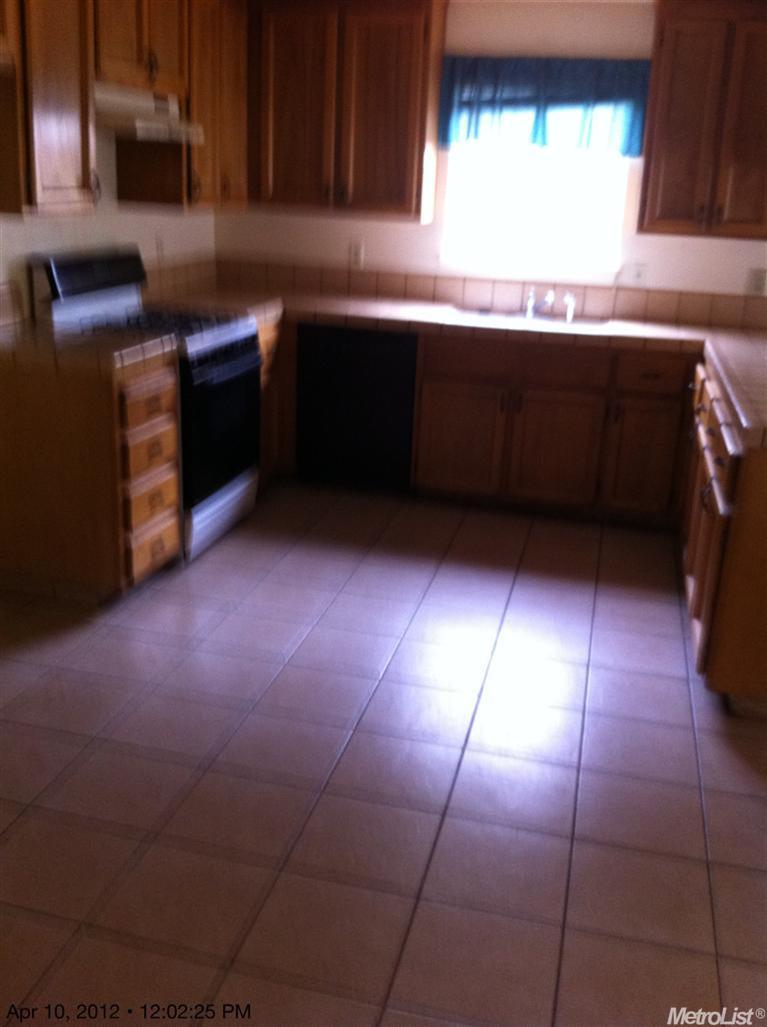 556 Traina Dr, Patterson, CA 95363 photo 8