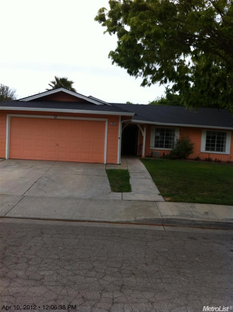 556 Traina Dr, Patterson, CA 95363 photo 1