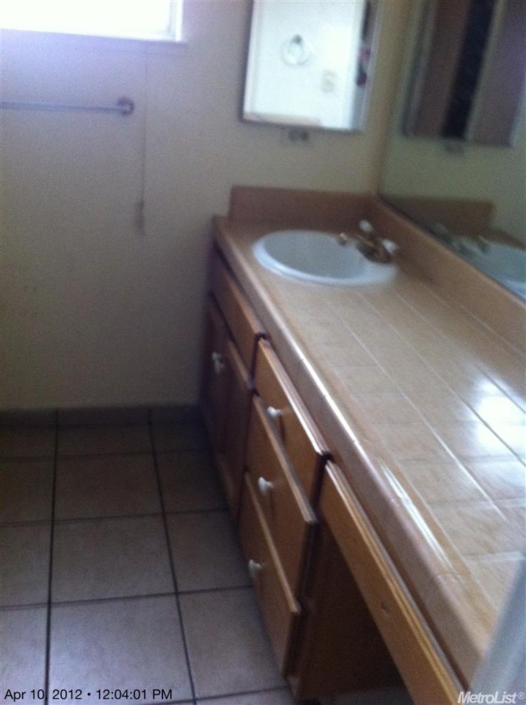 556 Traina Dr, Patterson, CA 95363 photo 5