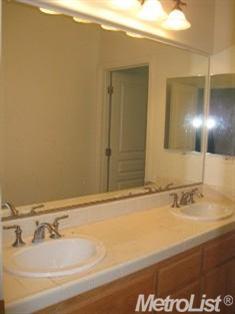565 Cistus Ct, Manteca, CA 95337 photo 9