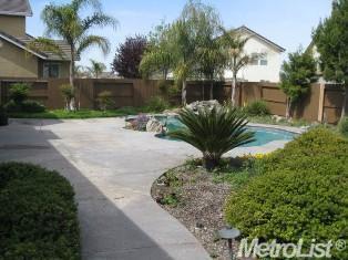 565 Cistus Ct, Manteca, CA 95337 photo 2