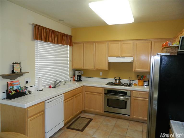 2728 Sequoia St, Lodi, CA 95242 photo 3