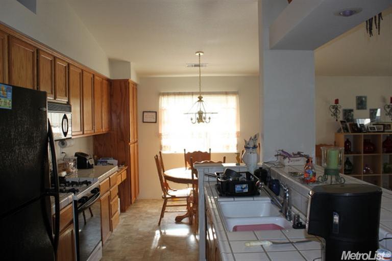 467 Mockingbird Dr, Lodi, CA 95240 photo 2