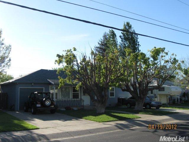 415 Cross St, Lodi, CA 95242 photo 2