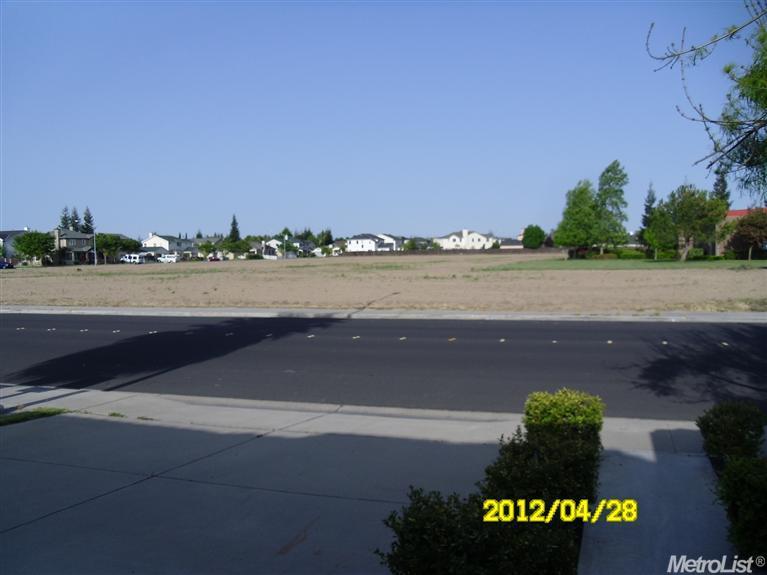 4105 Mckenna Dr, Turlock, CA 95382 photo 2