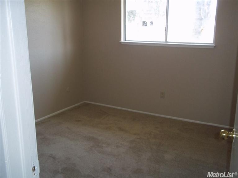 601 Cameron Way, Modesto, CA 95357 photo 2