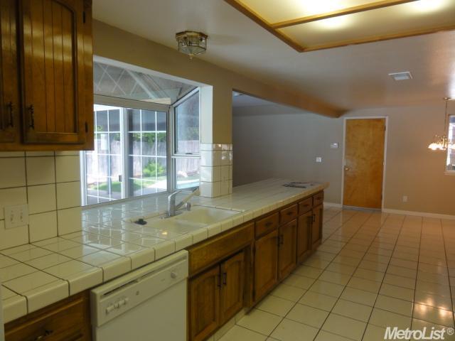 899 Redlands Ct, Merced, CA 95348 photo 6