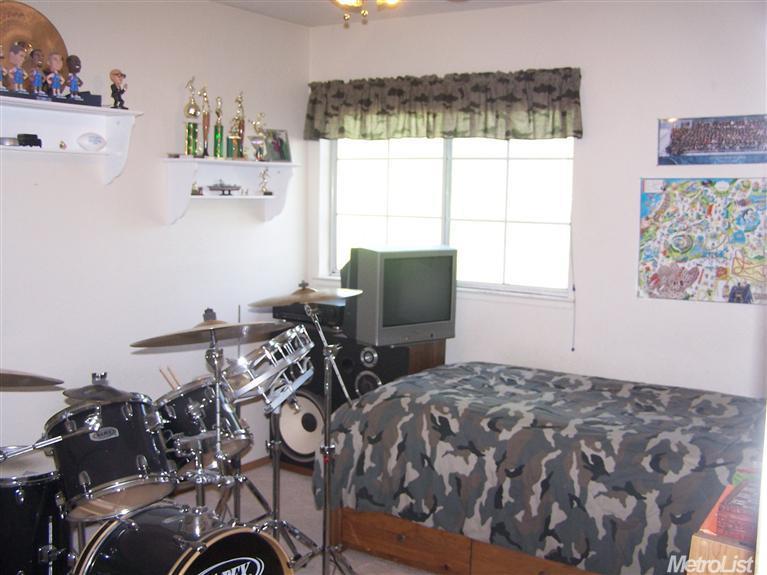 8309 Benjamin Dr, Antelope, CA 95843 photo 18