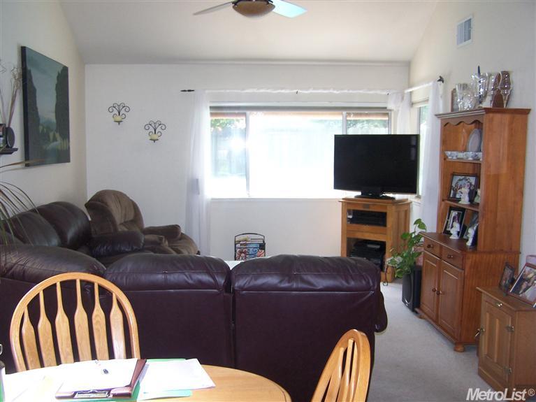8309 Benjamin Dr, Antelope, CA 95843 photo 4