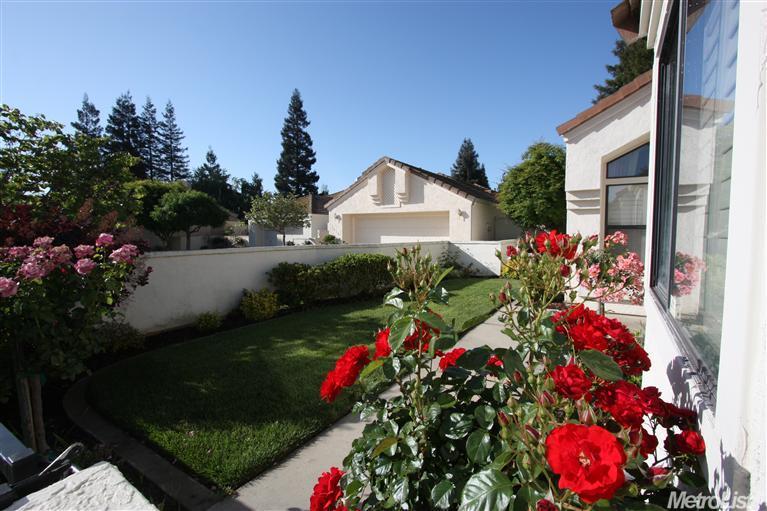 1029 Copper Landing Ct, Modesto, CA 95355 photo 2