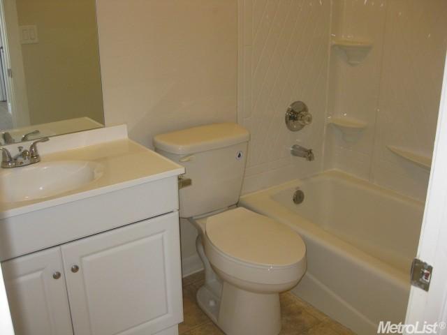 1022 Derby Ct, Manteca, CA 95336 photo 9