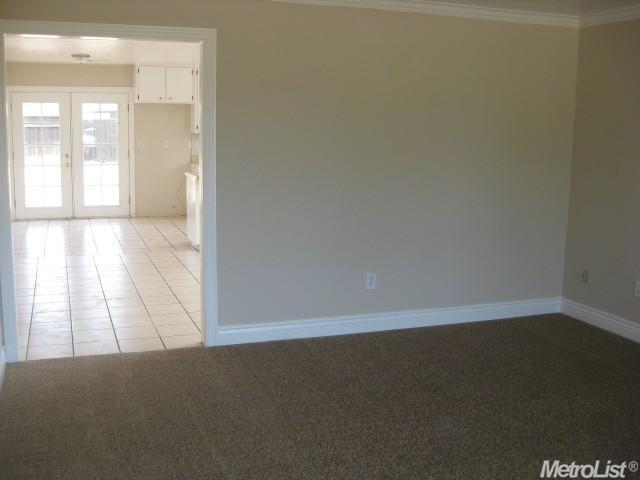 1022 Derby Ct, Manteca, CA 95336 photo 2