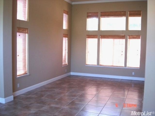 2062 Egret Dr, Tracy, CA 95376 photo 2