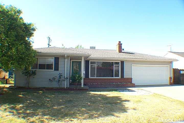 424 Martha St, Manteca, CA 95337 photo 1
