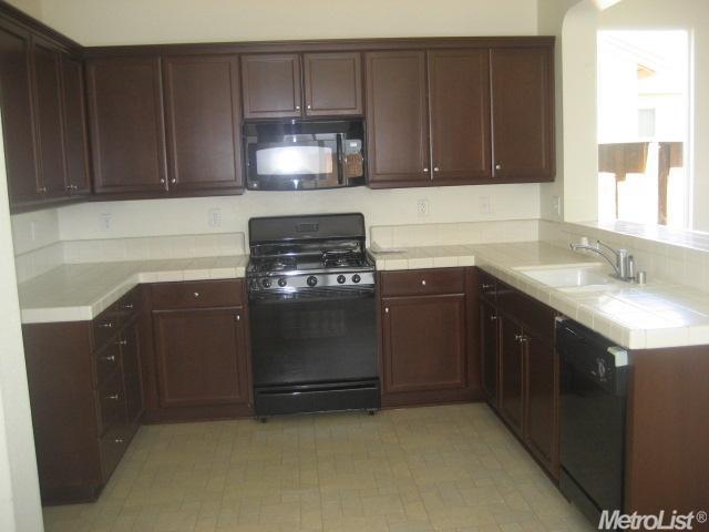 2751 Tapestry St, Manteca, CA 95337 photo 2