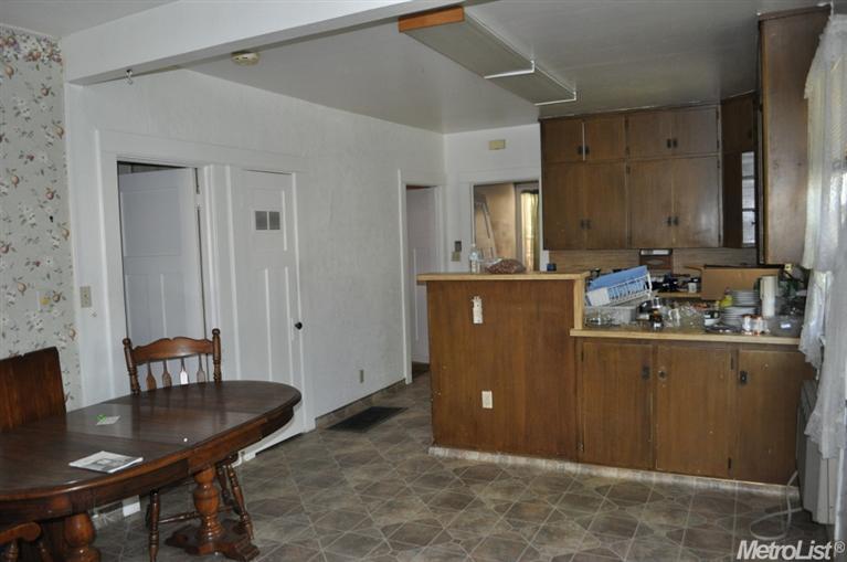 331 W Main St, Turlock, CA 95380 photo 8