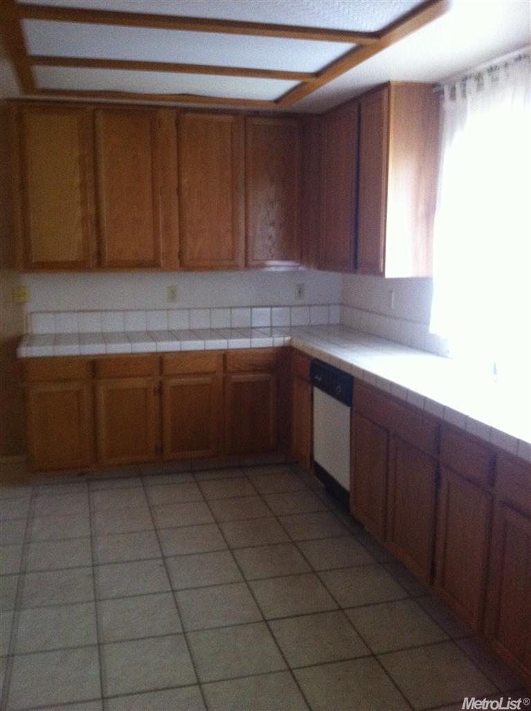 1113 Davy Ct, Modesto, CA 95351 photo 2