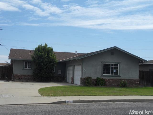 220 Oleander Ln, Turlock, CA 95380 photo 2