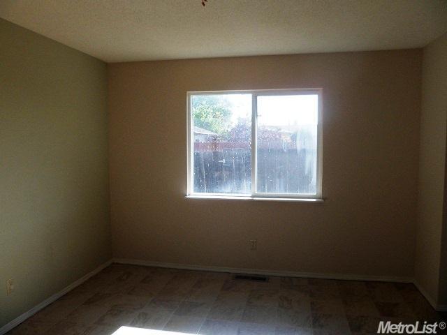 220 Oleander Ln, Turlock, CA 95380 photo 12