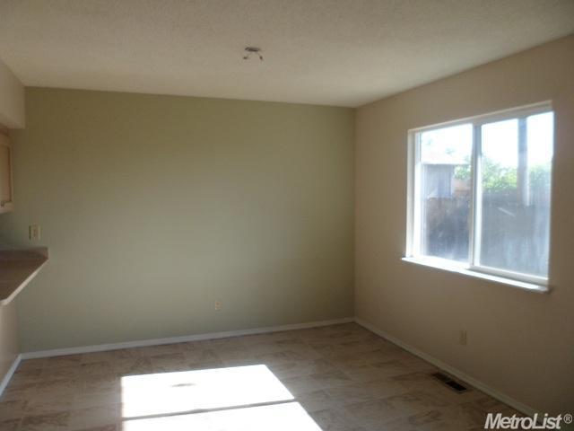 220 Oleander Ln, Turlock, CA 95380 photo 11
