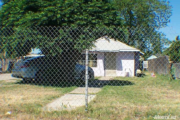 1749 Dallas St, Modesto, CA 95358 photo 1