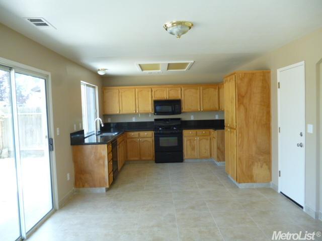 2304 Liselle Ln, Modesto, CA 95358 photo 4