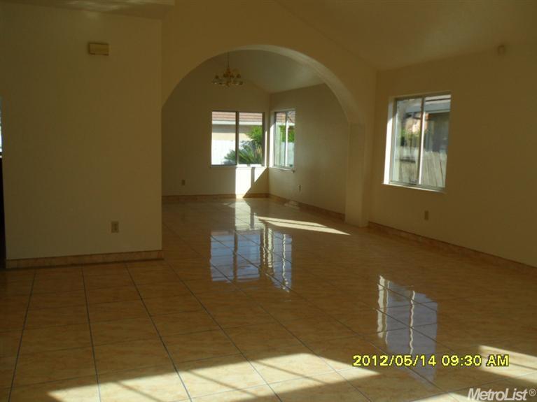 725 Parkston Ct, Modesto, CA 95357 photo 4