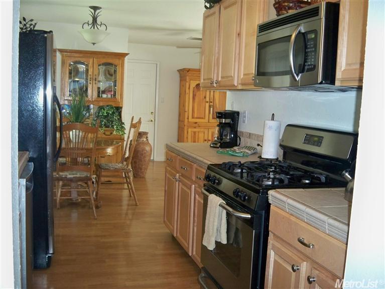 320 Shannon Dr, Modesto, CA 95354 photo 2