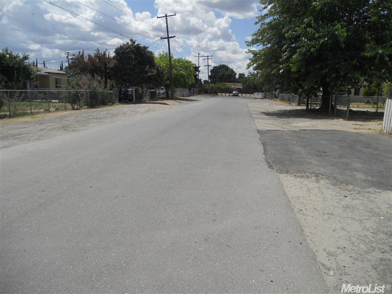 420 Spruce St, Modesto, CA 95351 photo 3