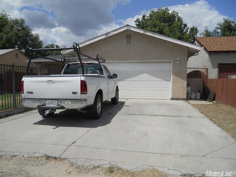 420 Spruce St, Modesto, CA 95351 photo 2