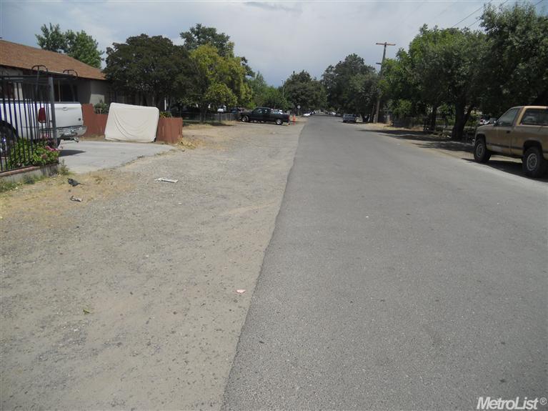 420 Spruce St, Modesto, CA 95351 photo 4