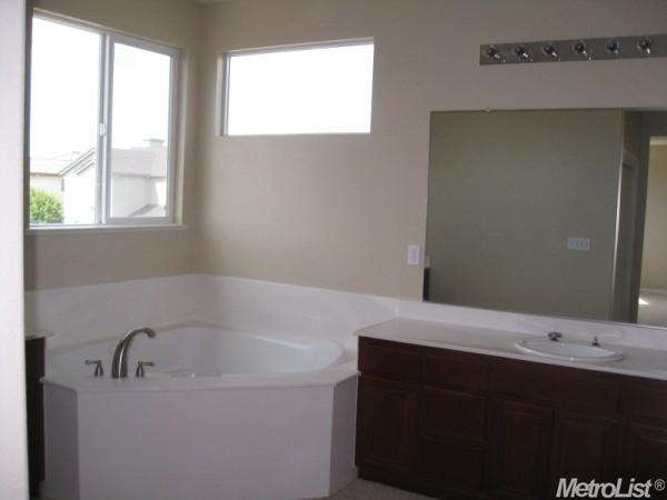 1095 Foxfire Dr, Manteca, CA 95337 photo 9